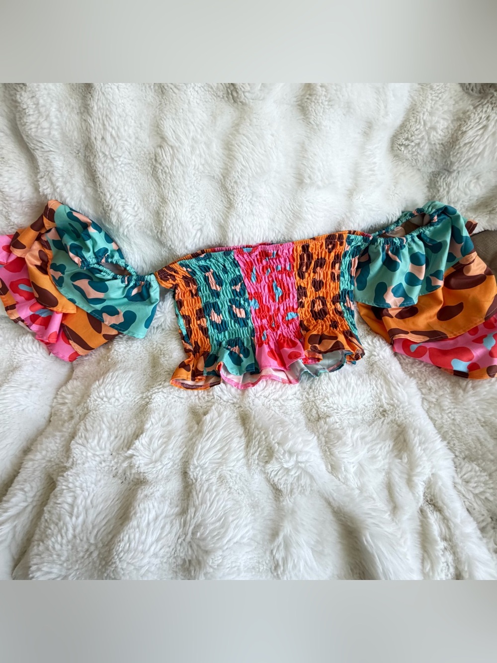 ChicMe Multicolor Leopard Smocked Off-The-Shoulder Crop Top LDescription
